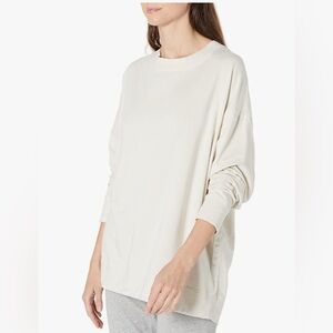 PJ Harlow Taylor French Terry Crew Neck Sweatshirt
Color: Pearl
Size: L